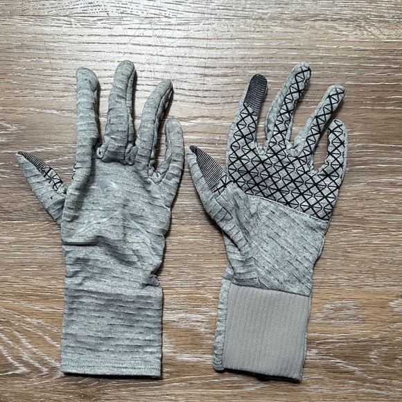 Heather Gray NIKE Sports Gloves - Picture 4 of 8